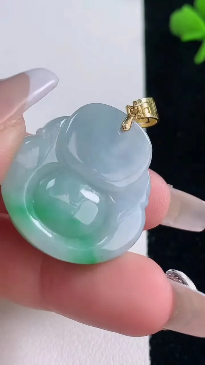 天然A货翡翠佛公吊坠，尺寸27.7-26.4-12，重量:15.16g
12月30日