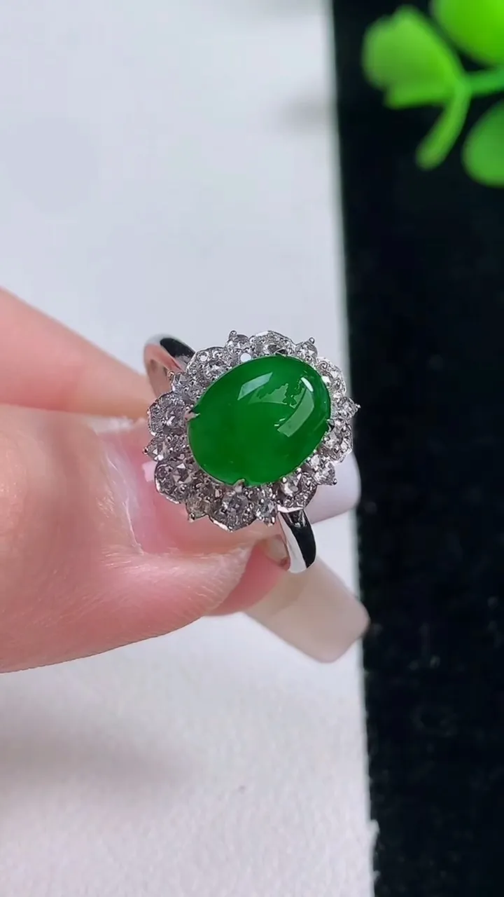 天然A货翡翠蛋面戒指，尺寸17-9-7.1-10，重量:2.78g2025年12月30日
工厂直销收