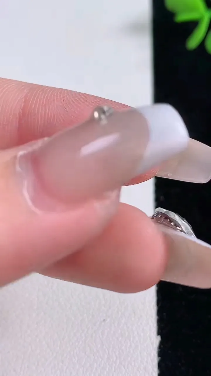 天然A货翡翠蛋面镶嵌件，尺寸10-6.8-3.2，重量:1.24g
12月30日