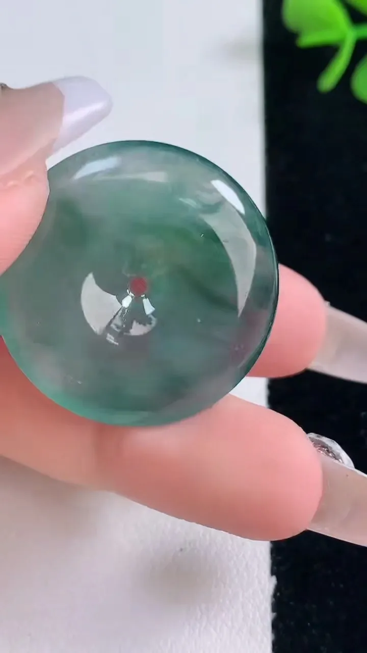 天然A货翡翠冰种飘花平安扣吊坠，尺寸29.6-5，重量:9.08g
12月30日