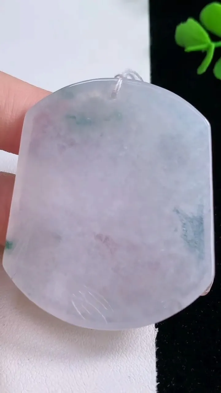 天然A货翡翠冰种飘花生肖兔吊坠，尺寸53.2-43.6-6.5，重量:32.17g
12月30日