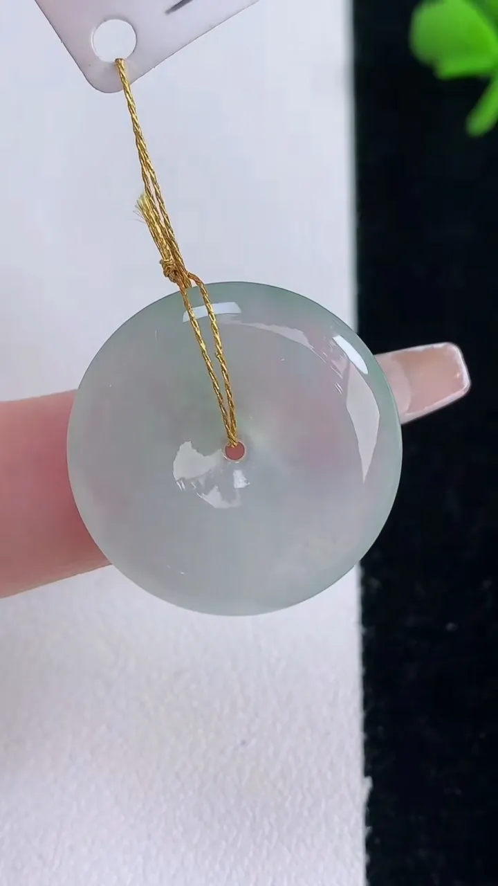 天然A货翡翠冰种飘花平安扣吊坠，尺寸23-4.8，重量:5.68g
12月30日