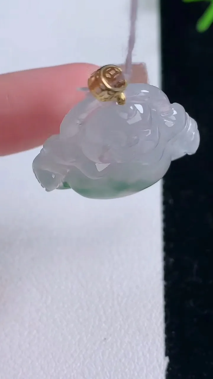 天然A货翡翠种飘花佛公吊坠，尺寸24.4-26.2-6.7，重量:6.58g
12月30日