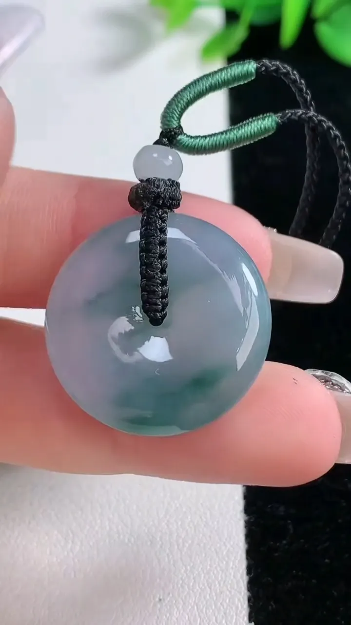 天然A货翡翠冰种紫罗兰 飘花平安扣吊坠，尺寸24-5.1，重量:7.56g
12月30日