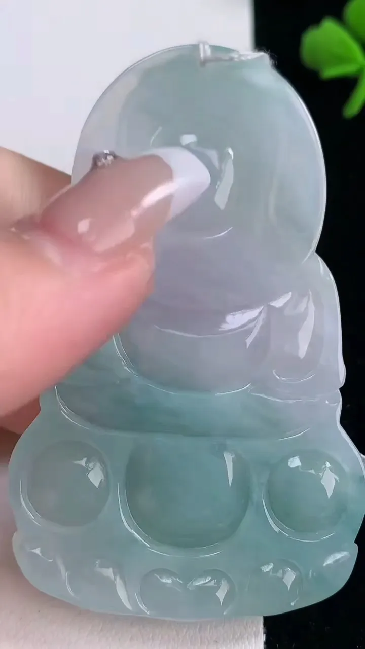 天然A货翡翠观音菩萨吊坠，尺寸67.3-41.4-6.2，重量:30.37g
12月30日