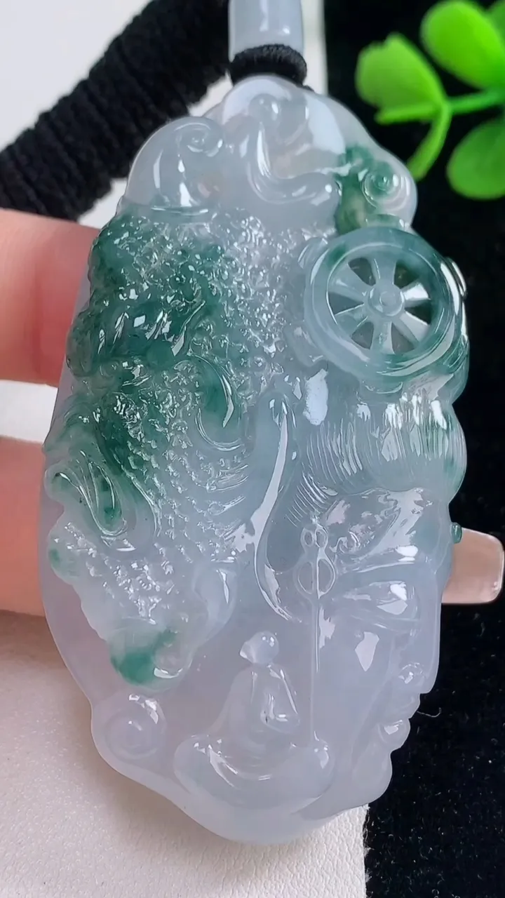 天然A货翡翠种飘花一念之间吊坠，尺寸66.8-36.8-11.4，重量:52.17g
12月30日