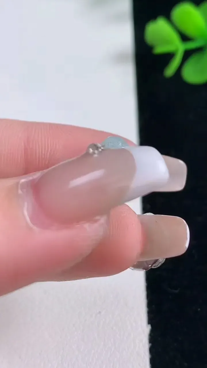 天然A货翡翠财神爷吊坠，尺寸24-16.7-4.3，重量:2.94g
12月30日