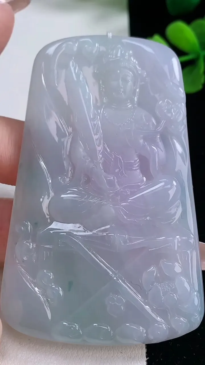 天然A货翡翠春带彩紫罗兰虚空藏菩萨吊坠，尺寸74-46.3-5.2，重量:44.19g
12月30日