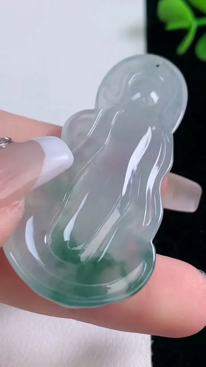 天然A货翡翠冰种飘花观音菩萨吊坠，尺寸53.7-23.7-6.5，重量:14.69g
12月30日