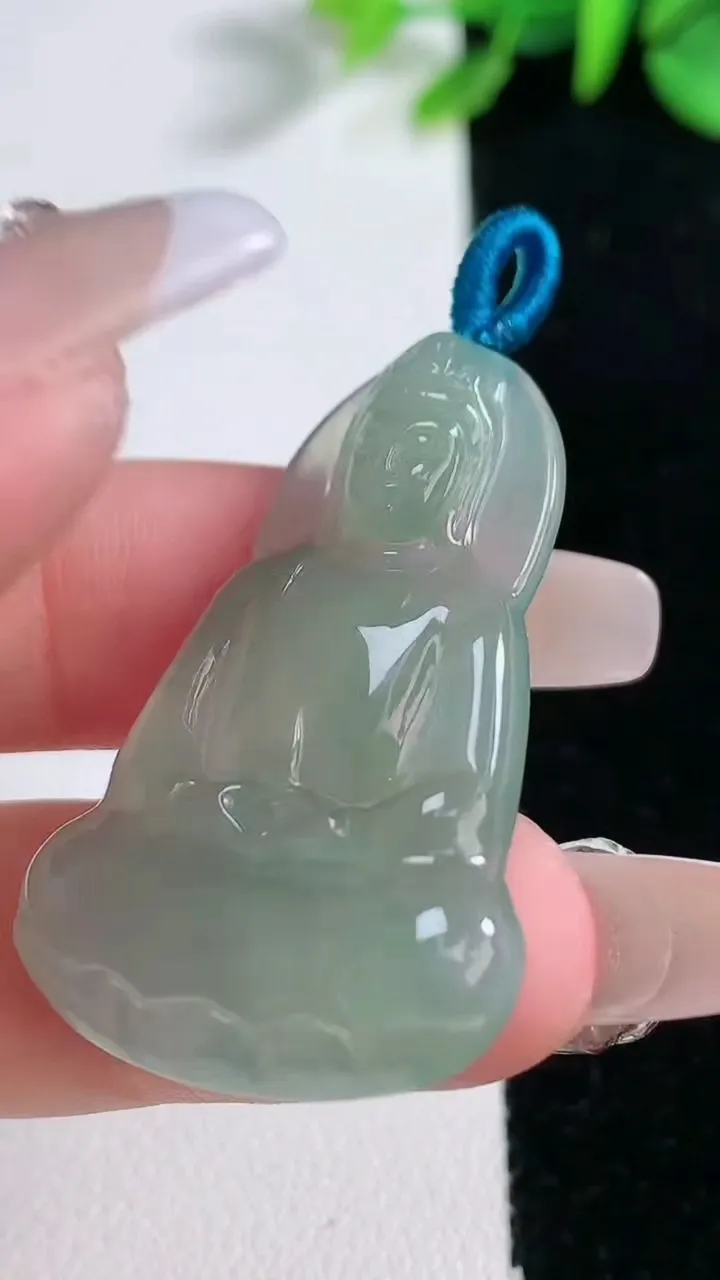 天然A货翡翠素衣观音菩萨吊坠，尺寸39-25.5-4，重量:7.14g
12月30日