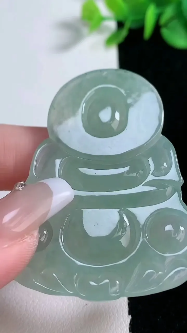 天然A货翡翠观音菩萨吊坠，尺寸56.6-39.2-6，重量:24.44g
12月30日