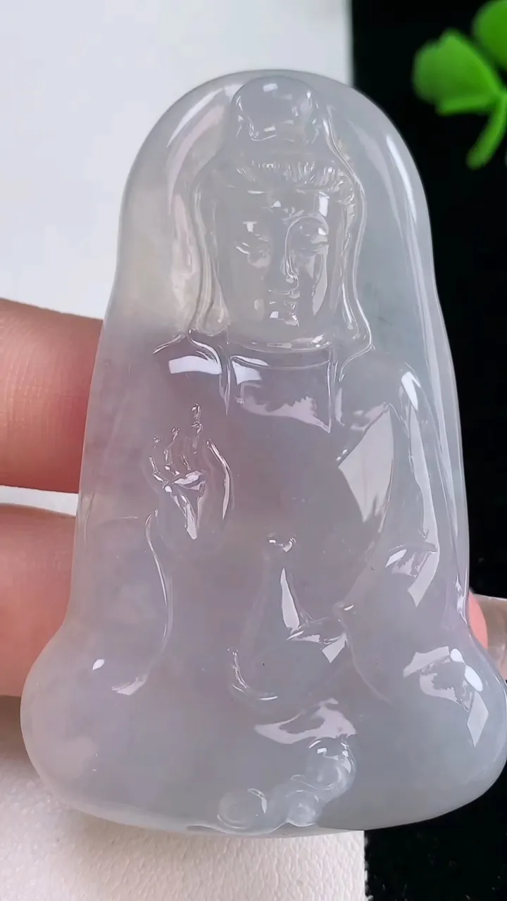 天然A货翡翠观音菩萨吊坠，尺寸63-39.8-6.5，重量:30.83g
12月30日