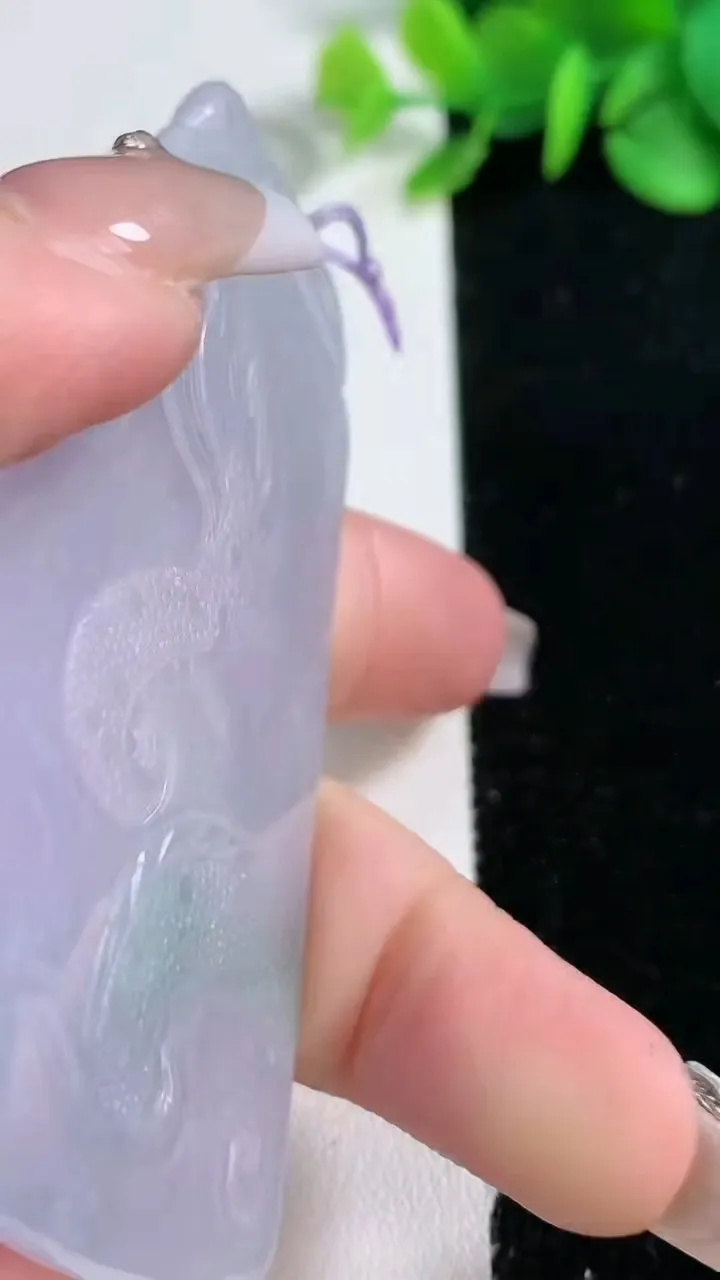 天然A货翡翠祥龙大势至菩萨吊坠，尺寸71.5-50-5.6，重量37.16g
12月30日