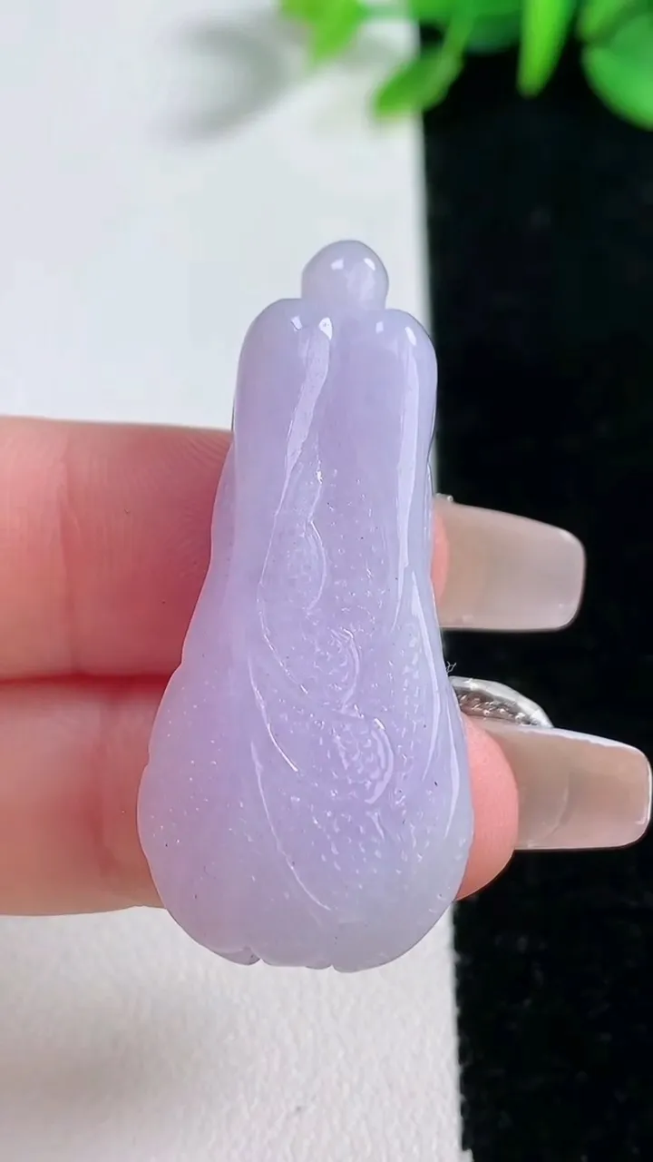 天然A货翡翠紫罗兰白菜吊坠，尺寸40.5-18.2-9.7，重量:11.22g
12月30日