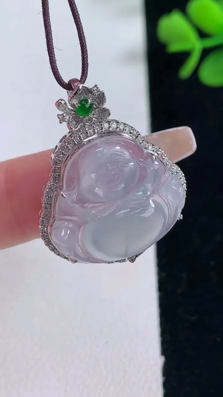 天然A货翡翠种飘花佛公吊坠，尺寸29.6-23.3-8.7，裸石19.5-20.6重量:4.54g
