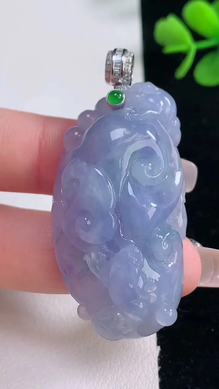 天然A货翡翠18K金紫罗兰如意吊坠，尺寸46.4-24.3-12.4，重量:24.34g
12月30日