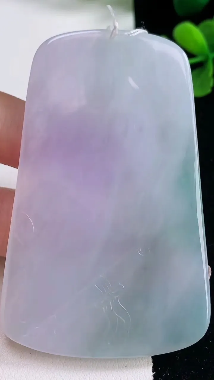 天然A货翡翠春带彩紫罗兰虚空藏菩萨吊坠，尺寸74-46.3-5.2，重量:44.19g
12月30日