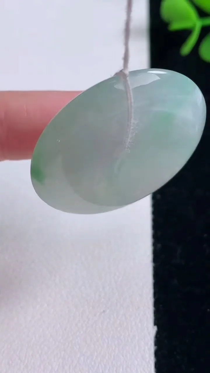 天然A货翡翠平安扣吊坠，尺寸33-5.9，重量:13.68g
12月30日