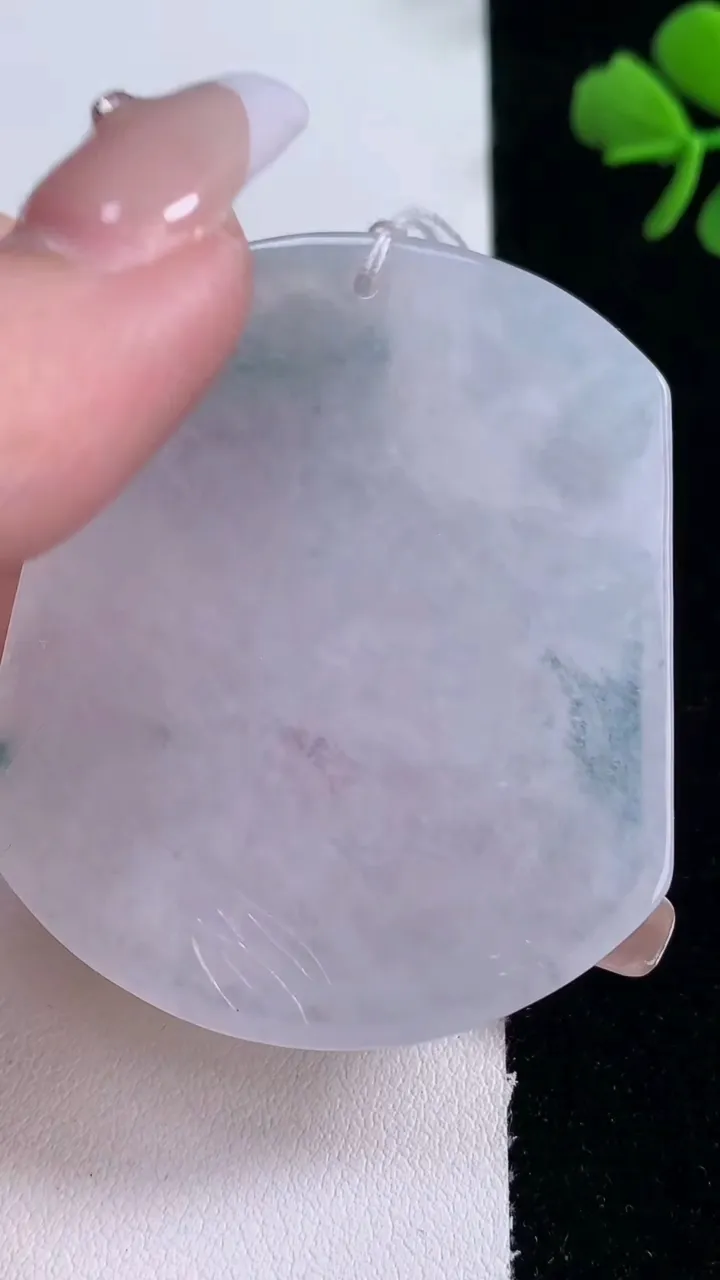 天然A货翡翠冰种飘花生肖兔吊坠，尺寸53.2-43.6-6.5，重量:32.17g
12月30日