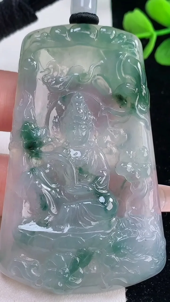 天然A货翡翠种飘花文殊菩萨吊坠，尺寸69-42-5.3，重量:35.50g
12月30日