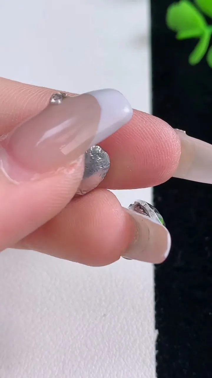 天然A货翡翠蛋面镶嵌件，尺寸11-9.5-4.7，重量:1.90g
12月30日