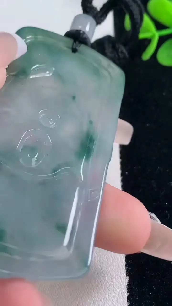 天然A货翡翠种飘花文殊菩萨吊坠，尺寸69-42-5.3，重量:35.50g
12月30日