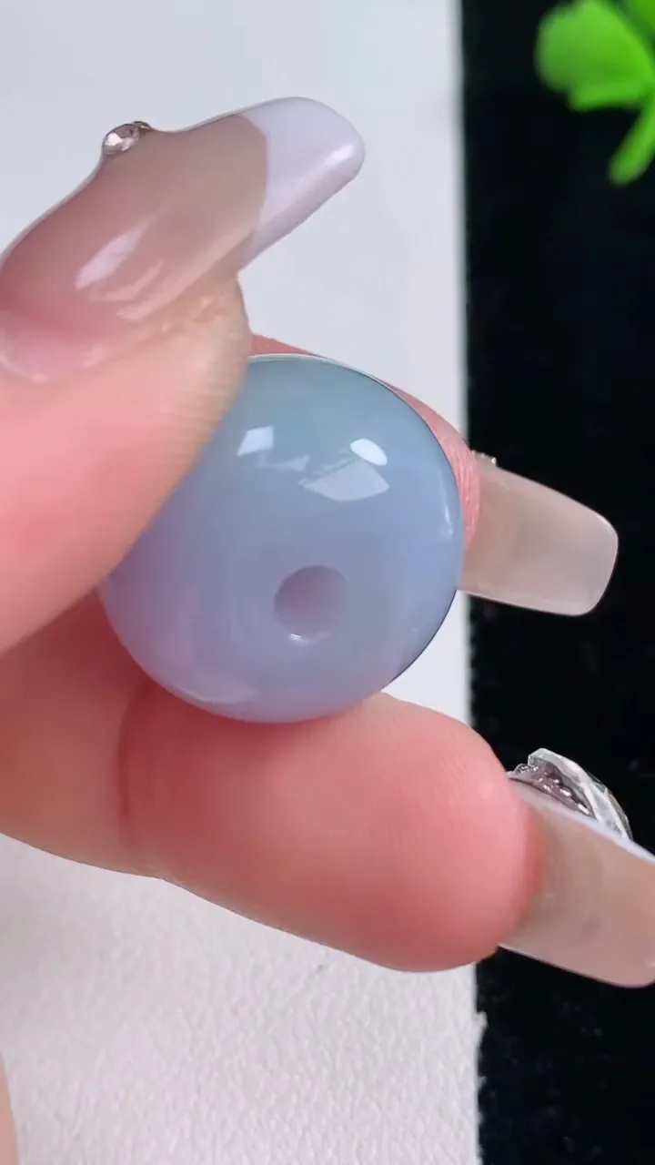 天然A货翡翠紫罗兰路路通吊坠，尺寸18.4-13.9，重量:10.06g
12月30日