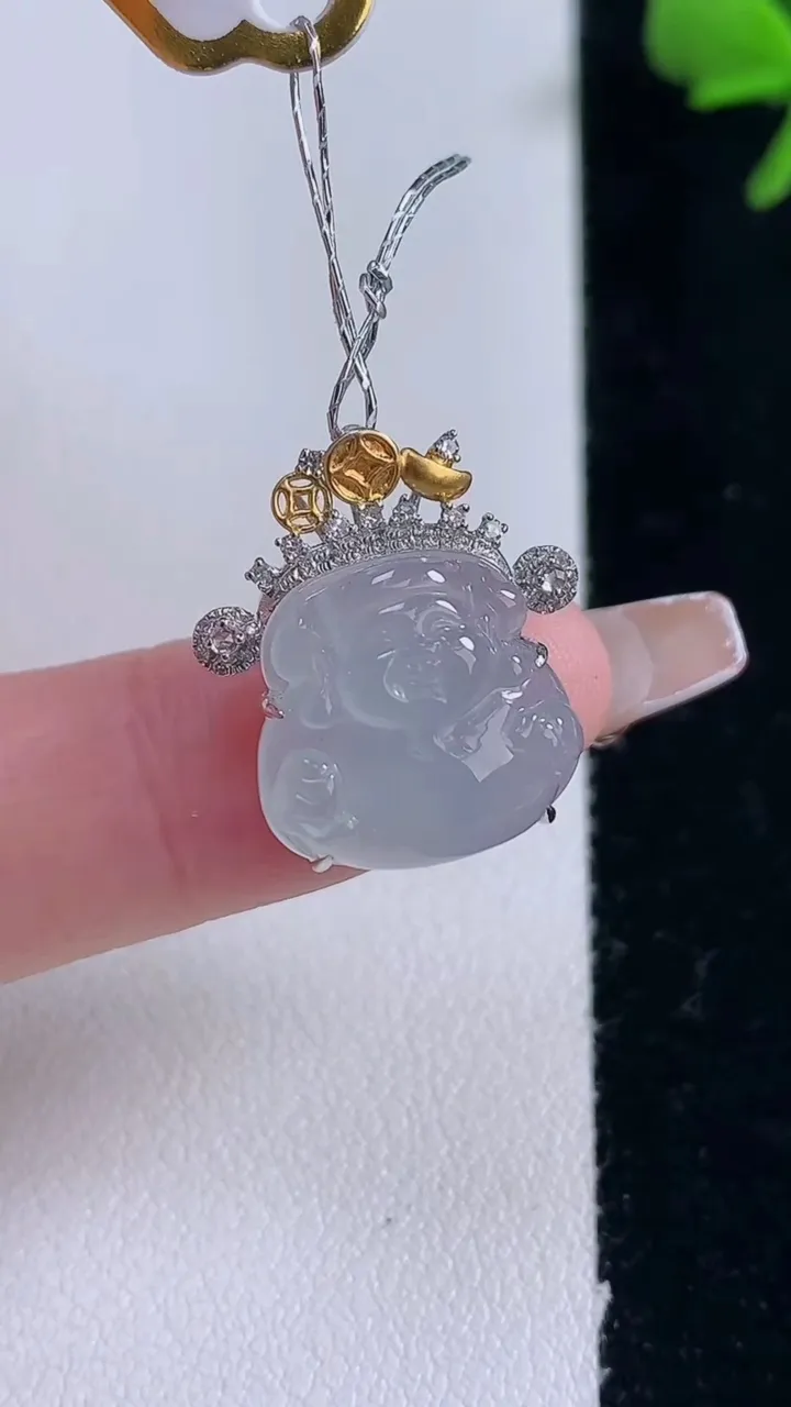 天然A货翡翠种白冰财神爷吊坠，尺寸19-13.4-16-7.9，重量:3.32g
12月30日