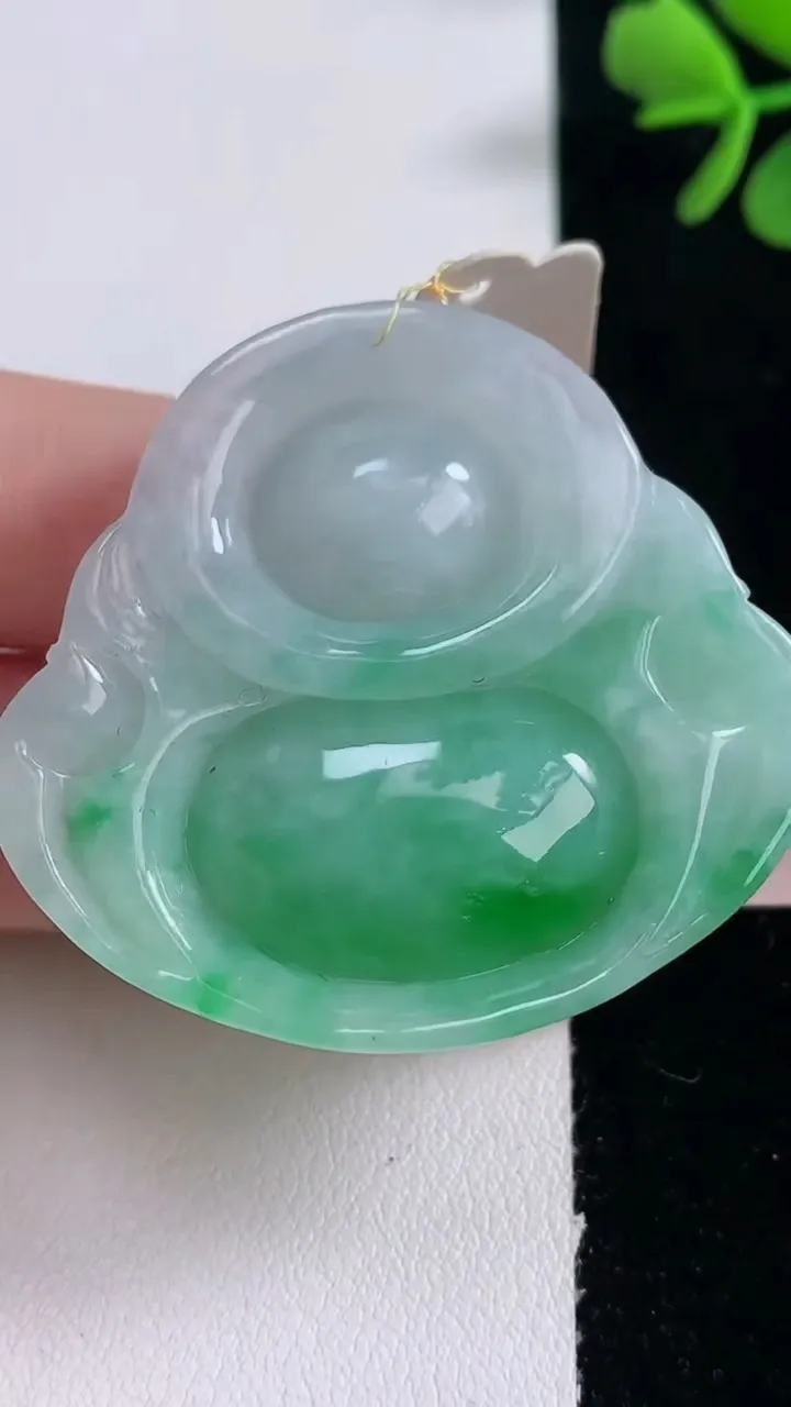 天然A货翡翠佛公吊坠，尺寸39.8-43-11.5，重量:26.48g
12月30日