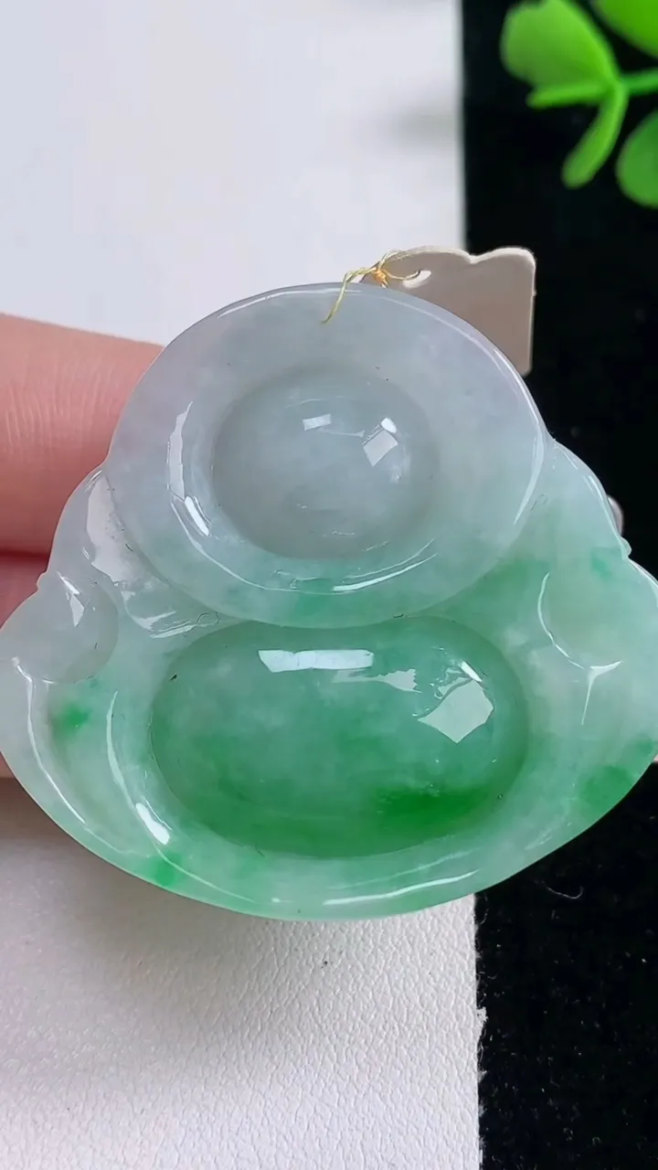 天然A货翡翠佛公吊坠，尺寸39.8-43-11.5，重量:26.48g
12月30日