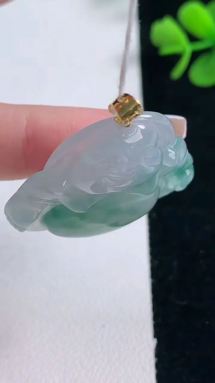 天然A货翡翠种飘花佛公吊坠，尺寸32.3-34.4-6，重量:10.89g
12月30日