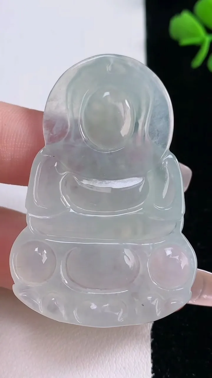 天然A货翡翠观音菩萨吊坠，尺寸52.4-35.5-5，重量:17.27g
12月30日