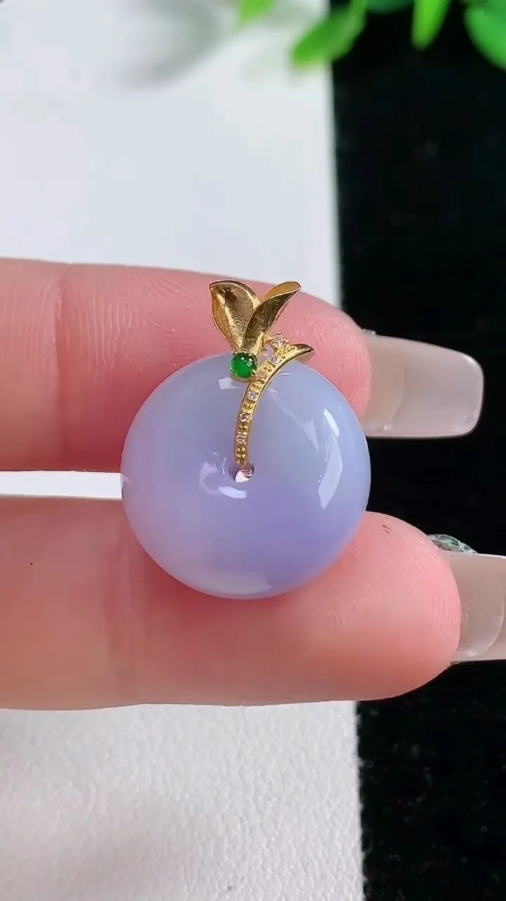 天然A货翡翠18K金紫罗兰路路通吊坠，尺寸17-9.3，重量:6.33g
12月30日