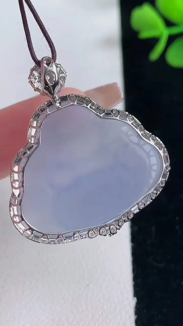 天然A货翡翠18K金紫罗兰佛公吊坠，尺寸35-31.4-7.6，裸石24-28.9重量:7.42g
12月30日