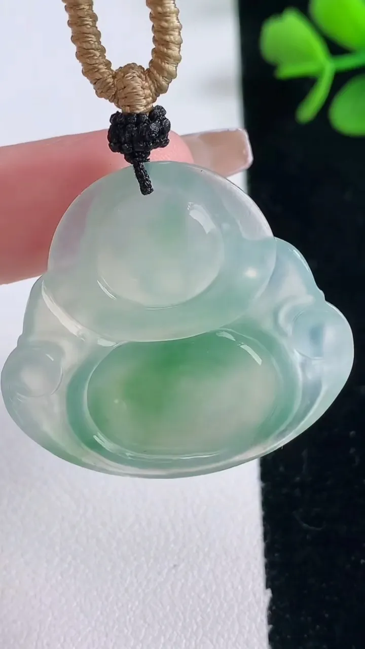 天然A货翡翠佛公吊坠，尺寸31.3-34-6.9，重量:12.36g
12月30日