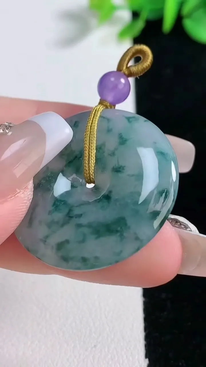 天然A货翡翠冰种飘花平安扣吊坠，尺寸30.6-4.8，重量:9.87g
12月30日