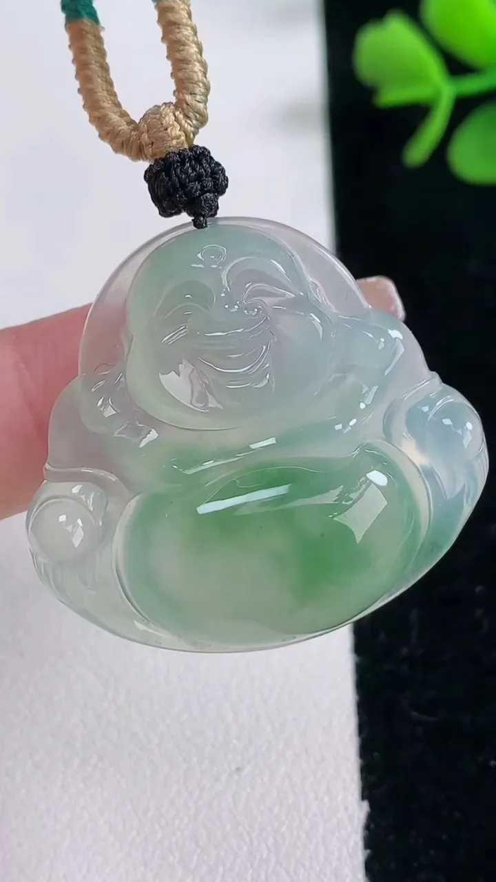 天然A货翡翠佛公吊坠，尺寸31.3-34-6.9，重量:12.36g
12月30日