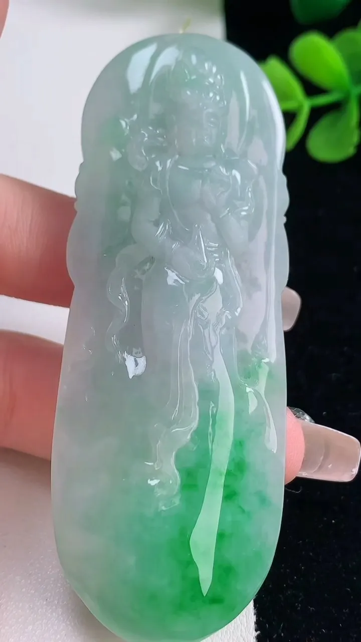 天然A货翡翠观音菩萨吊坠，尺寸81-29.6-12.3，重量:51.63g
12月30日