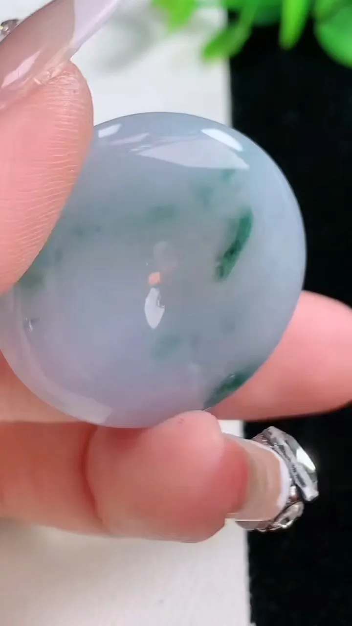 天然A货翡翠紫罗兰飘花平安扣吊坠，尺寸31.8-6，重量:13.15g
12月30日