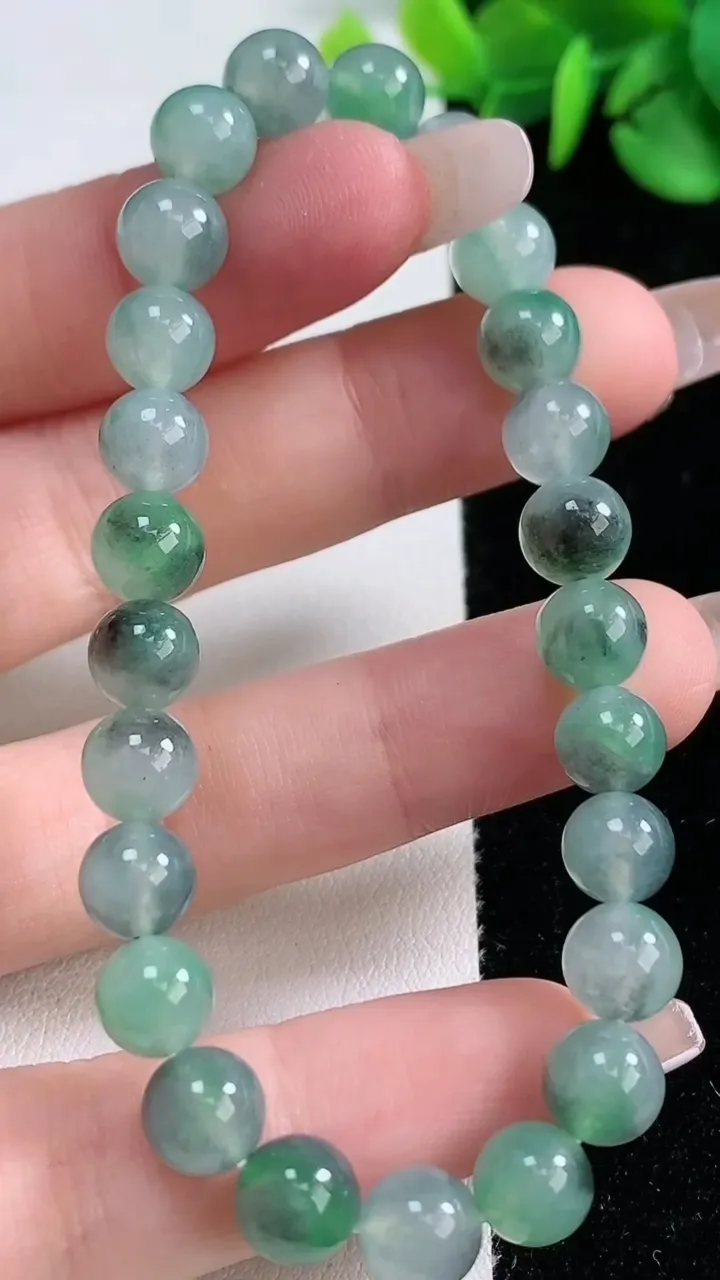 天然A货翡翠圆珠手串，尺寸7.2-25颗，重量:17.55g12月30日
工厂直销收藏佳品,种好水足