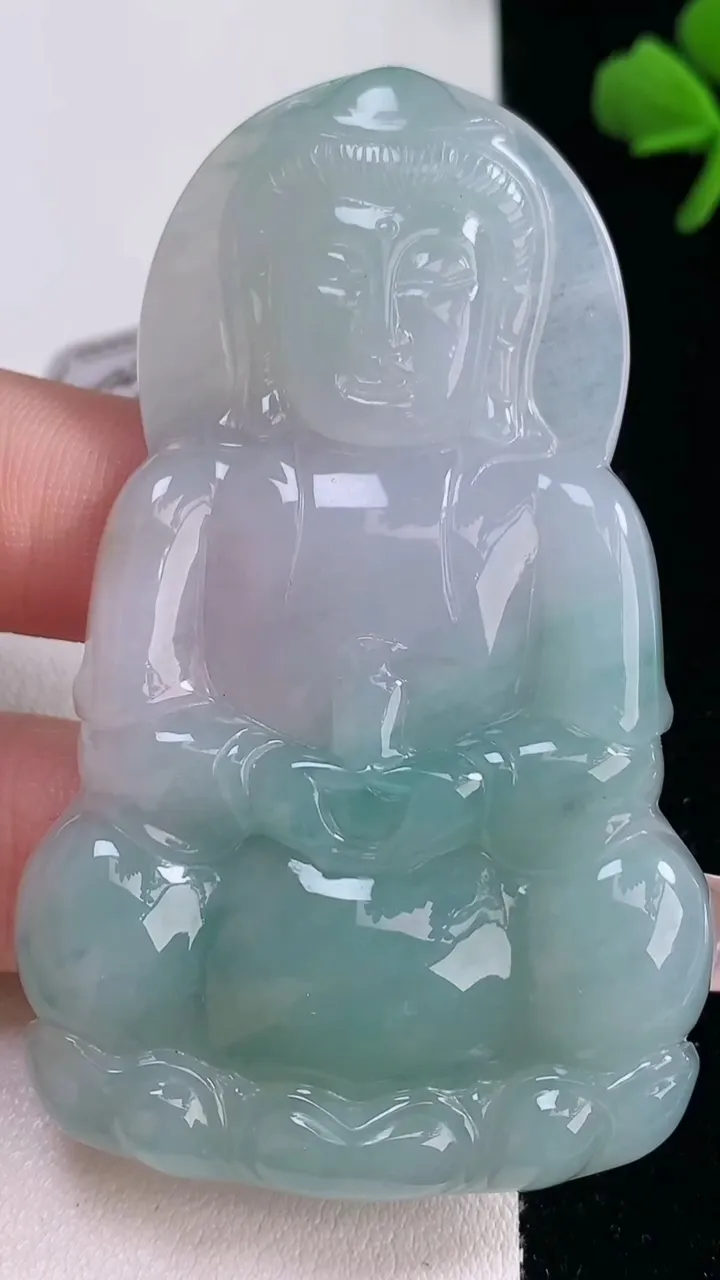 天然A货翡翠观音菩萨吊坠，尺寸67.3-41.4-6.2，重量:30.37g
12月30日
