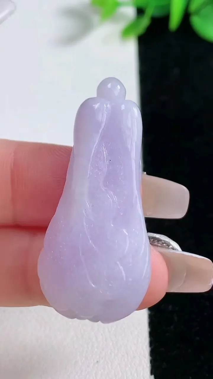 天然A货翡翠紫罗兰白菜吊坠，尺寸40.5-18.2-9.7，重量:11.22g
12月30日