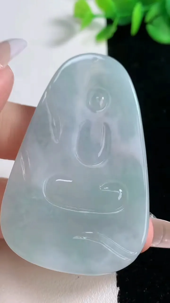 天然A货翡翠观音菩萨吊坠，尺寸58.8-37.3-5.7，重量:25.31g
12月30日