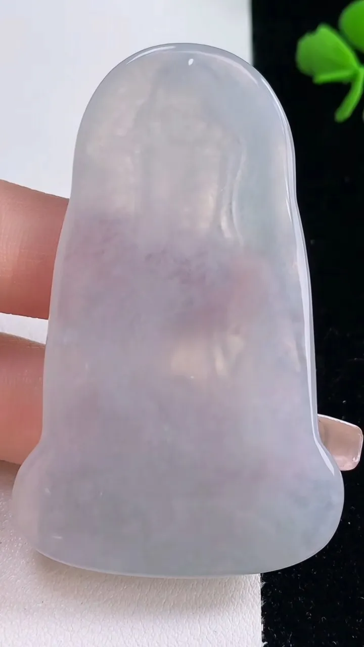 天然A货翡翠观音菩萨吊坠，尺寸63-39.8-6.5，重量:30.83g
12月30日