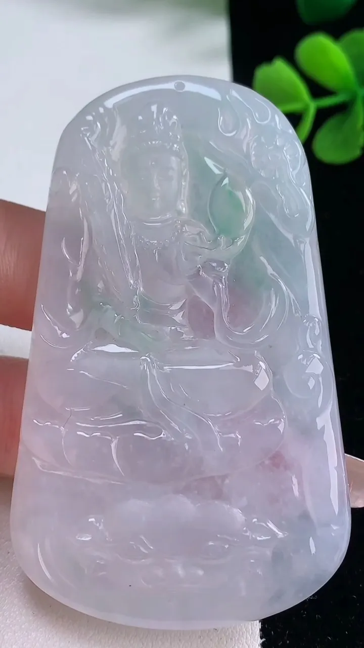 天然A货翡翠文殊菩萨吊坠，尺寸71.3-42.6-4.5，重量:39.49g
12月30日