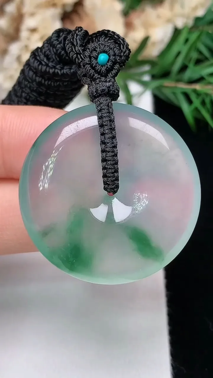 天然A货翡翠平安扣吊坠，尺寸31-5.9，重量:15.30g
12月31日