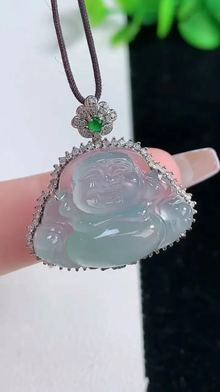 天然A货翡翠佛公吊坠，尺寸26.6-26.2-8.7，裸石17-23.7重量:5.40g
12月31