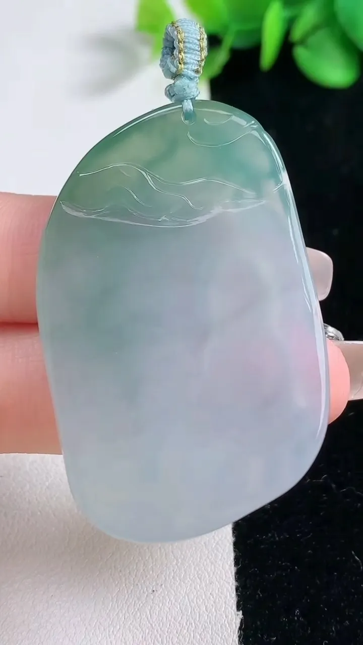 天然A货翡翠观音菩萨吊坠，尺寸46.7-31.3-5.7，重量:19.24g
12月31日