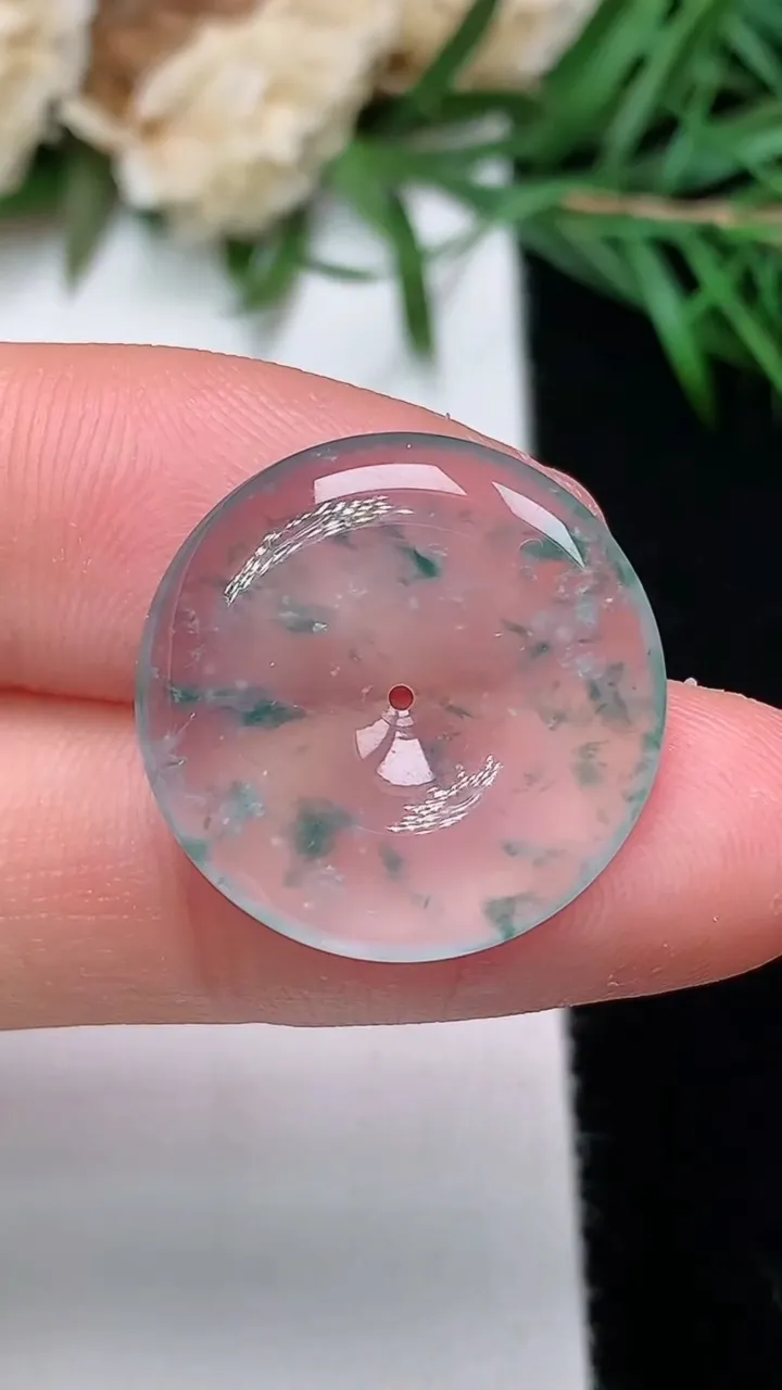 天然A货翡翠飘花平安扣镶嵌件，尺寸19.2-2.9，重量:2.23g
12月31日