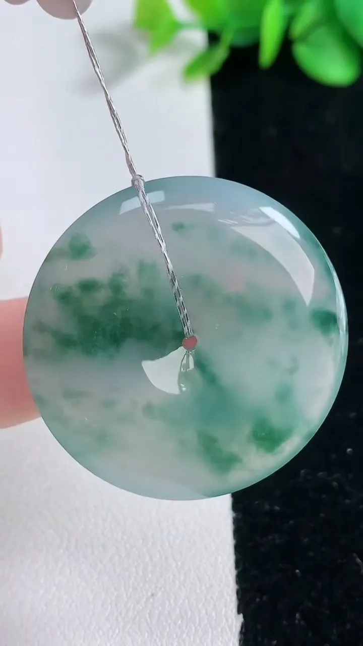 天然A货翡翠种飘花平安扣吊坠，尺寸36-6.4，重量:16.40g
12月31日